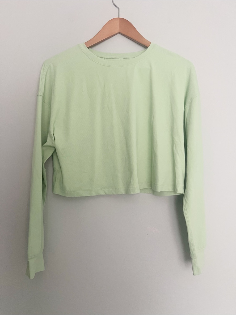 Lululemon Muscle Love Long Sleeve Shirt
Creamy Mint Size 10-12